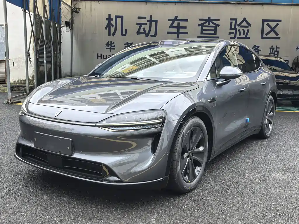 Luxeed Zhijie R7 2026