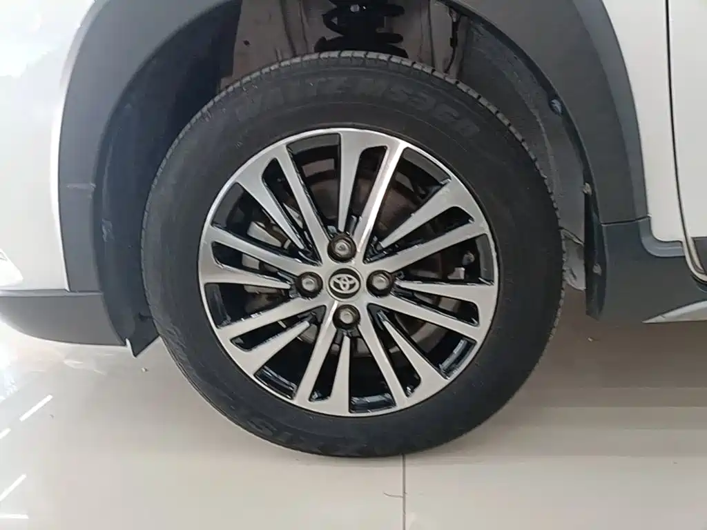Toyota Yaris L 2022 — фото 23