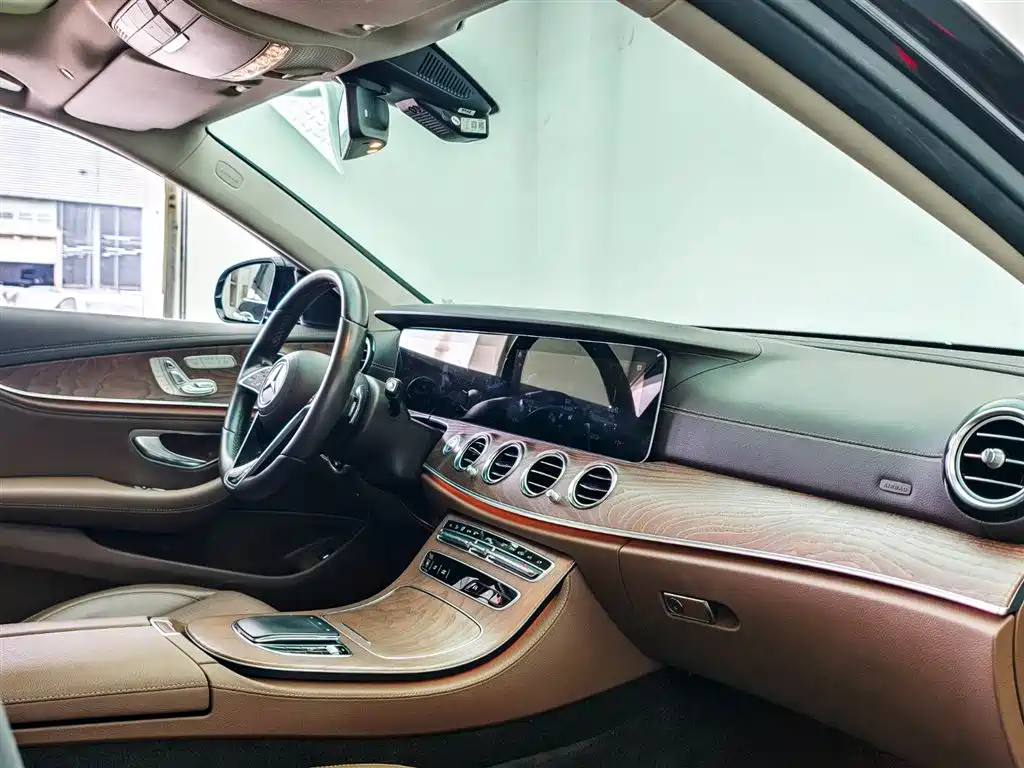 Mercedes-Benz E-Class 2023 — фото 13