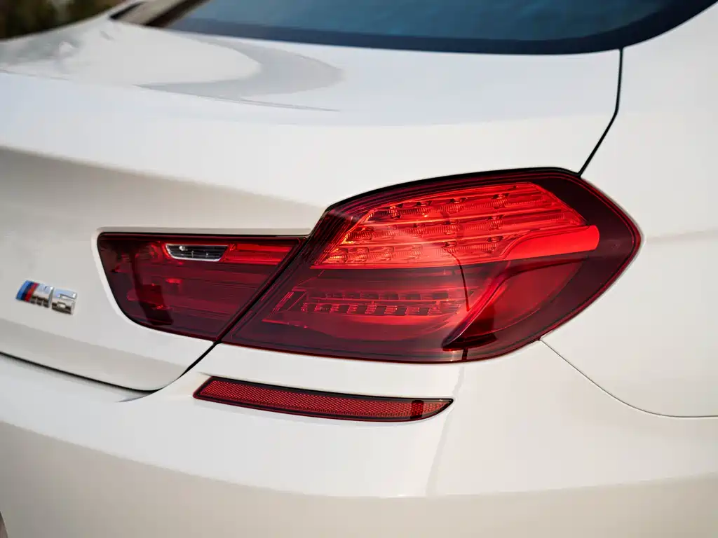 BMW M6 2015 — фото 11