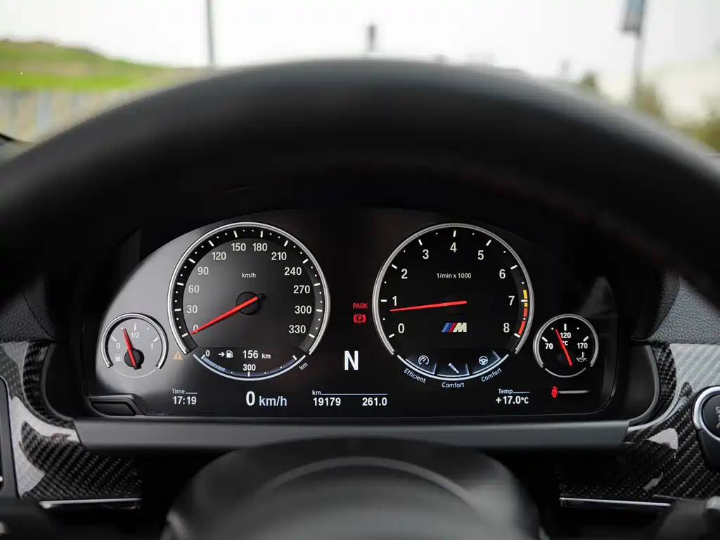 BMW M6 2015 — фото 36