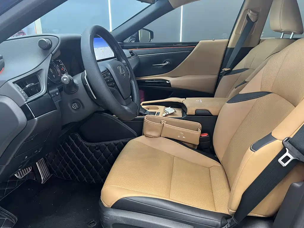 Lexus ES 2024