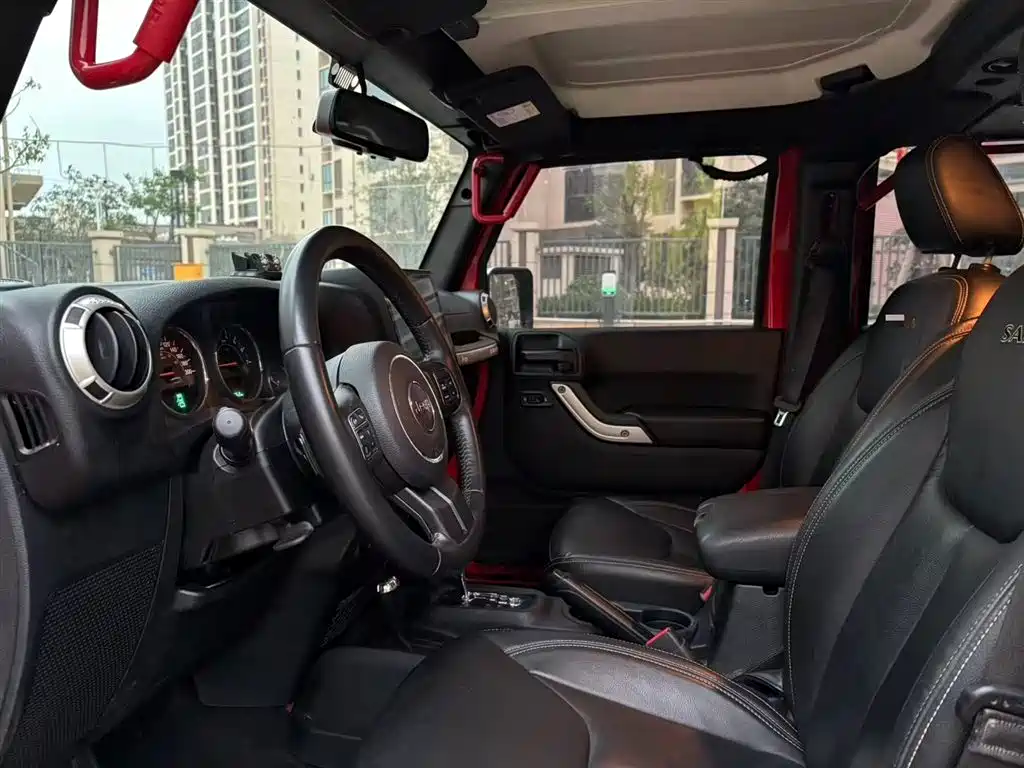Jeep Wrangler 2017 — фото 10