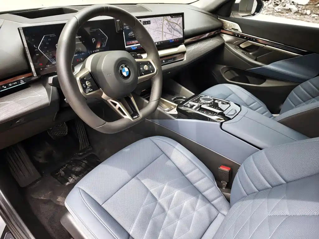 BMW 5 Series 2024 — фото 10