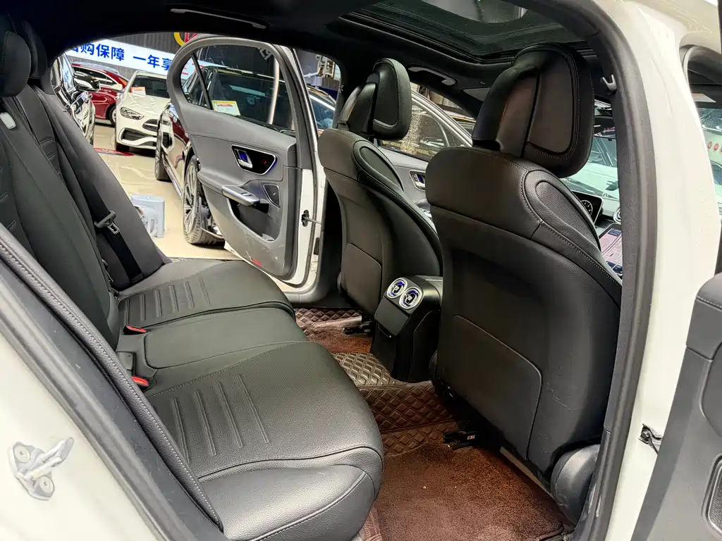 Mercedes-Benz C-Class 2023 — фото 18
