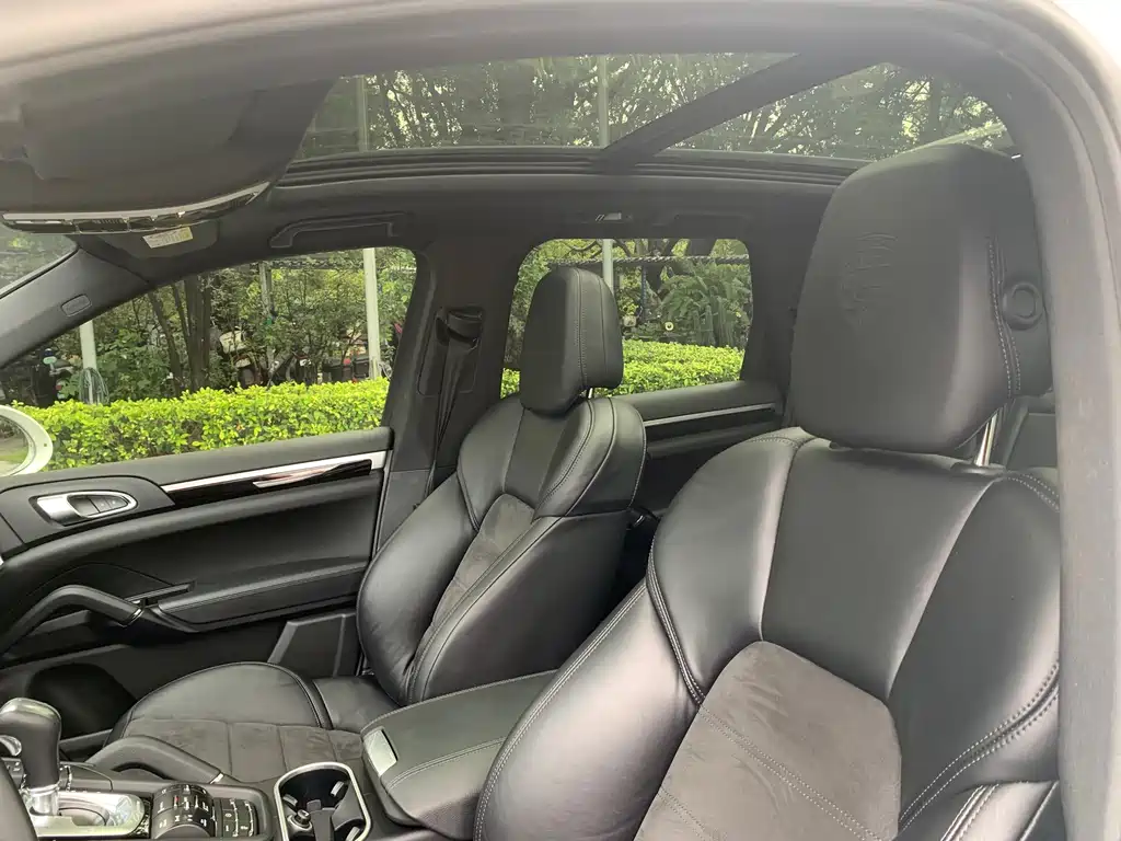 Porsche Cayenne 2017 — фото 16