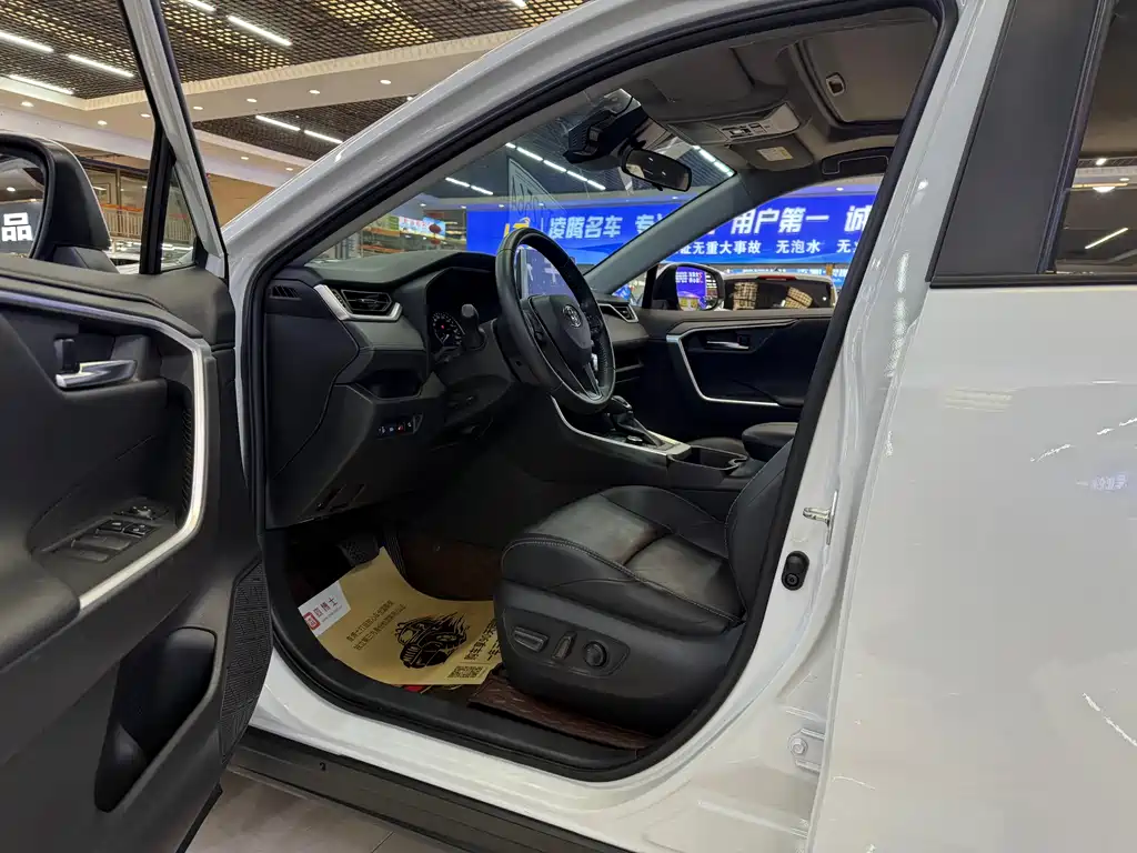 Toyota Wildlander 2022 — фото 12
