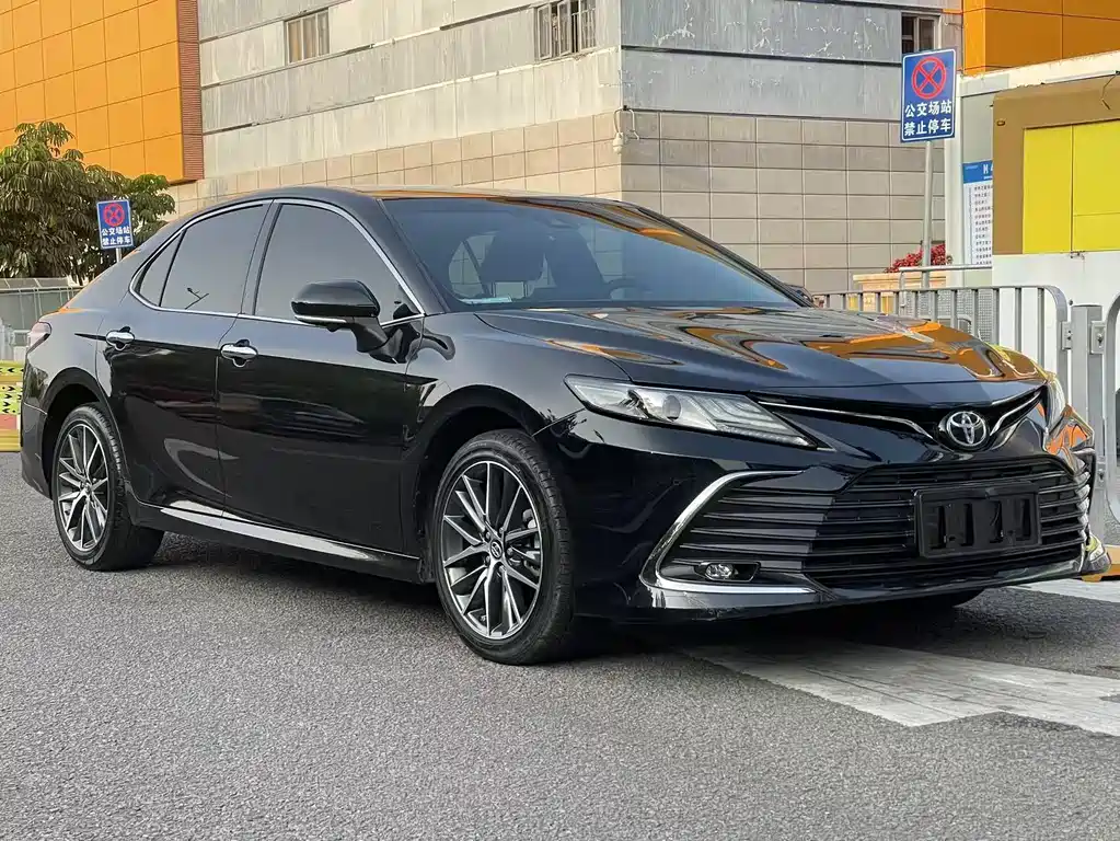 Toyota Camry 2023 — фото 3