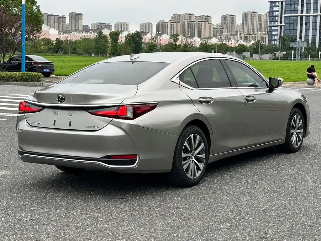 Lexus ES 2020 — фото 5