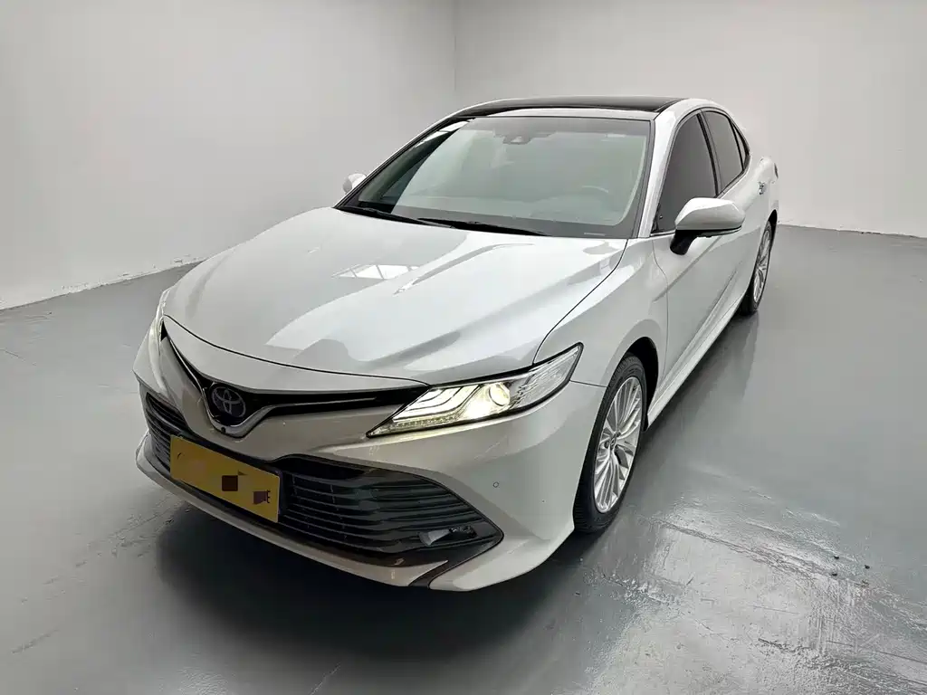 Toyota Camry 2018 — фото 1