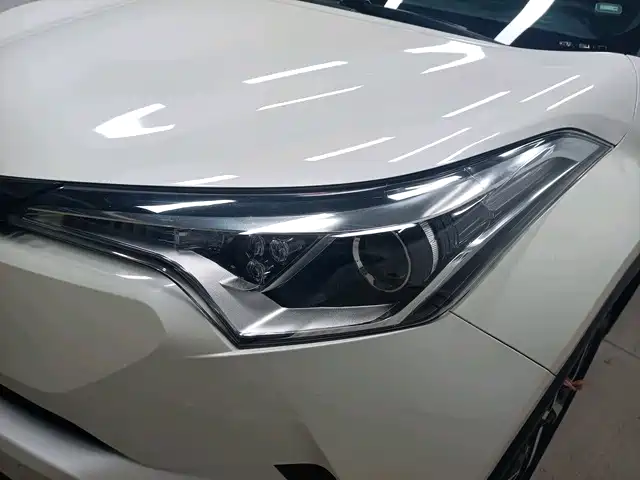 Toyota C-HR 2019 — фото 16