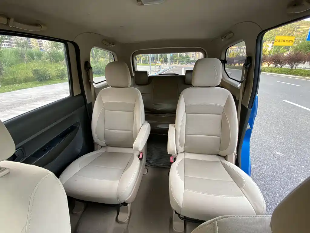 Wuling Hongguang 2014 — фото 13
