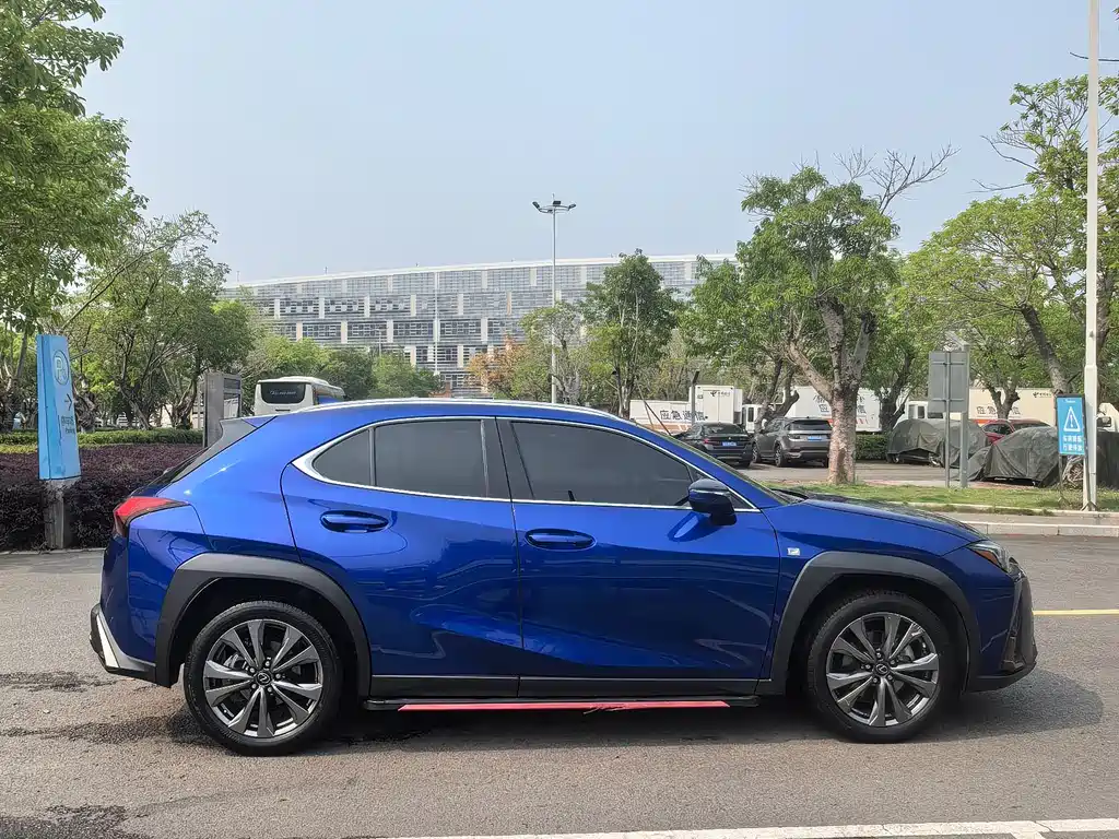 Lexus UX 2020 — фото 4