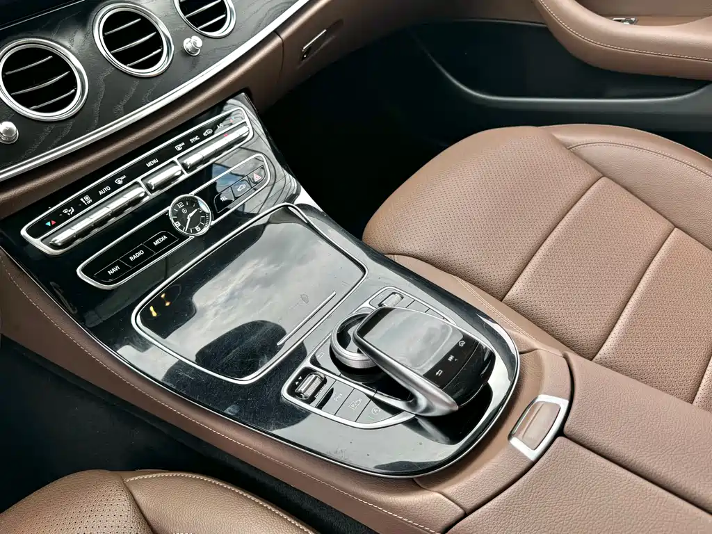 Mercedes-Benz E-Class 2017 — фото 10