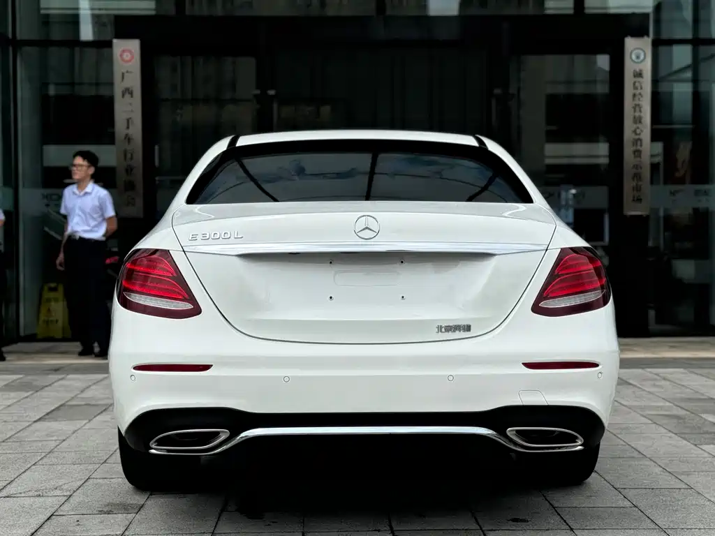 Mercedes-Benz E-Class 2017 — фото 12