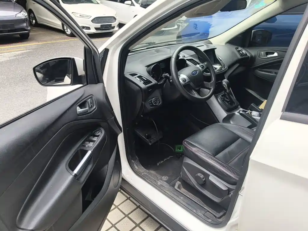 Ford Kuga 2015 — фото 16
