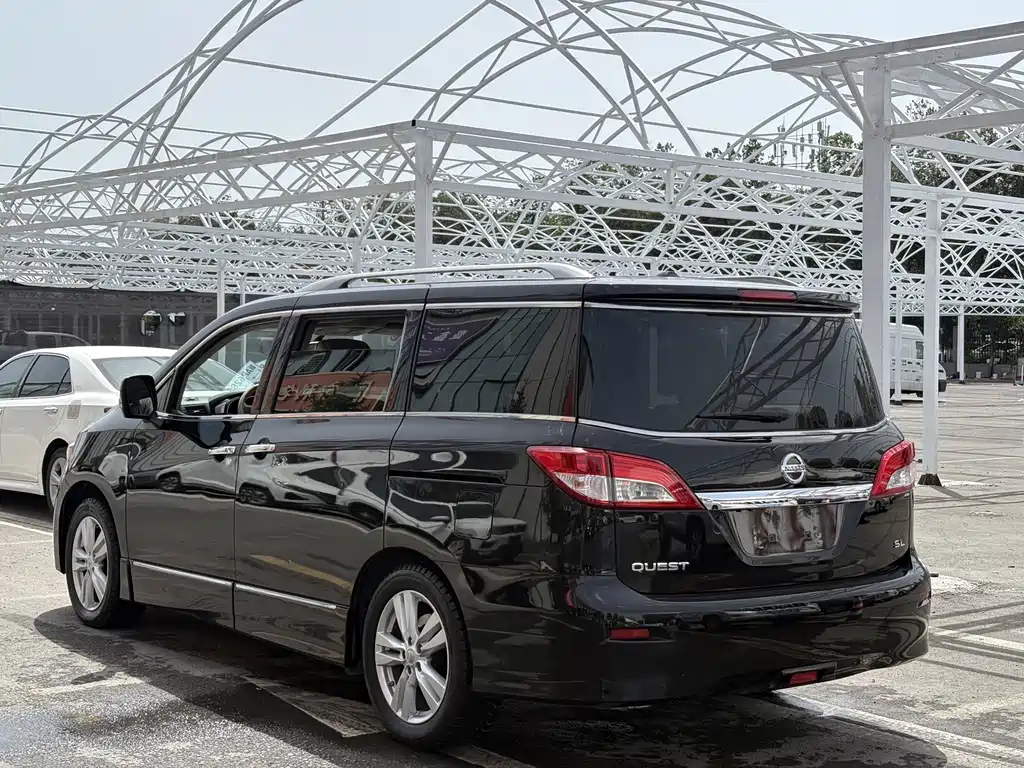 Nissan Quest 2013