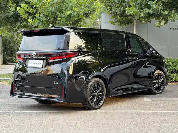 Toyota Vellfire 2024
