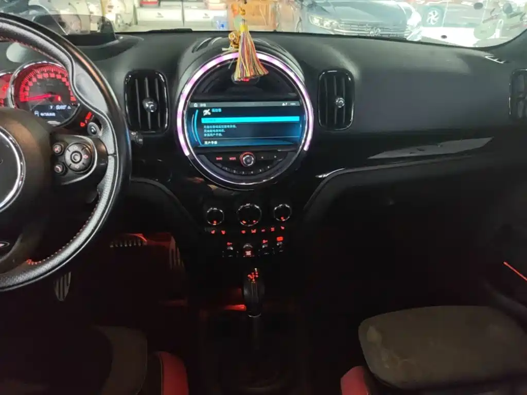 MINI JCW COUNTRYMAN 2017 — фото 13