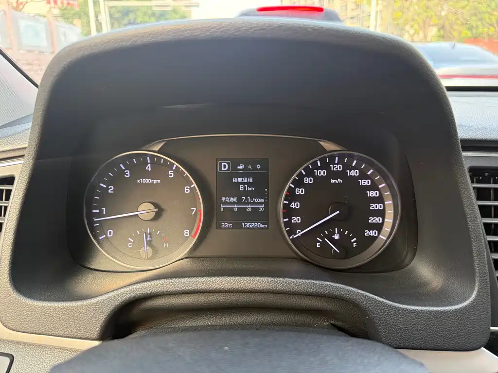Hyundai Elantra 2018 — фото 11