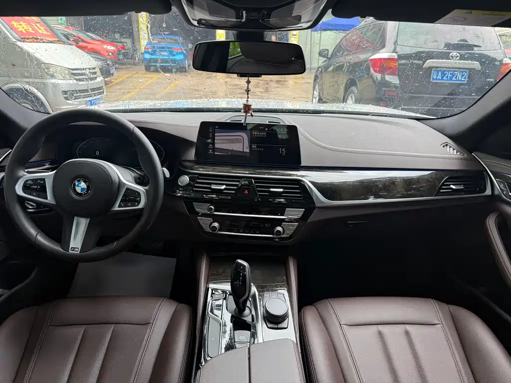 BMW 5 Series 2020 — фото 10