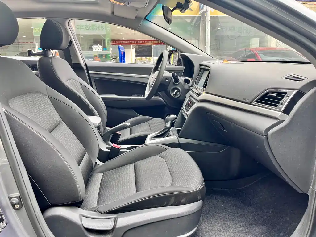 Hyundai Elantra 2018 — фото 8