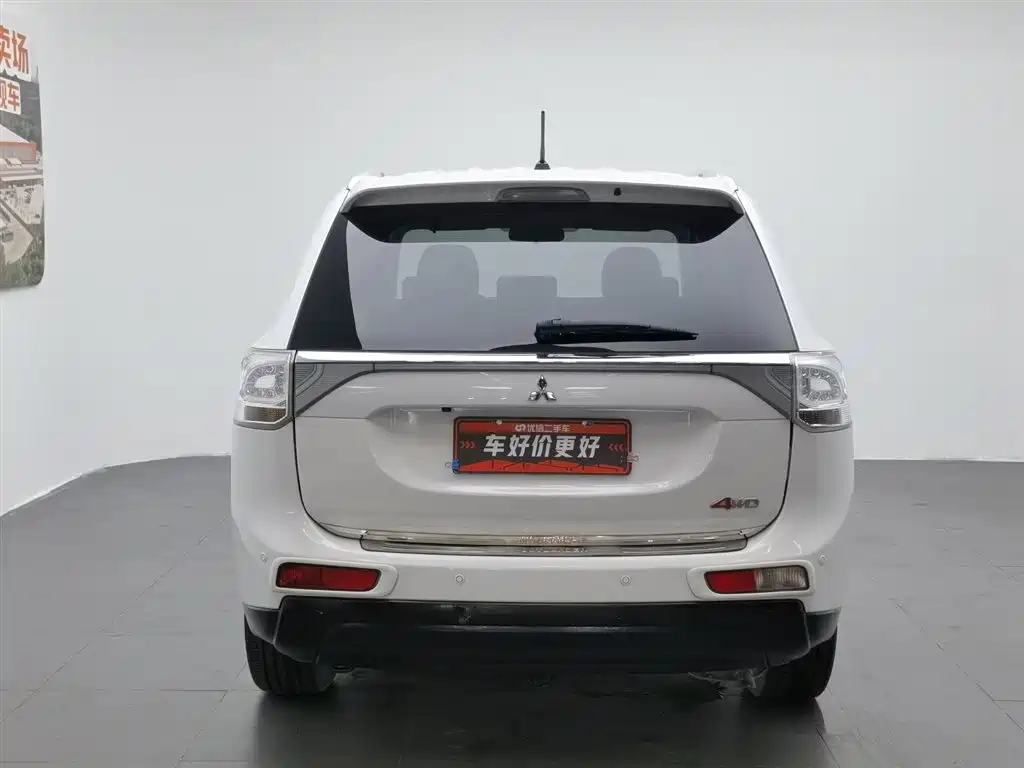 Mitsubishi Outlander 2015 — фото 4