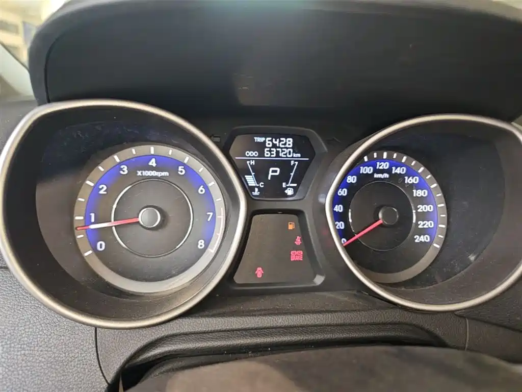 Hyundai Elantra Langdong 2015 — фото 12