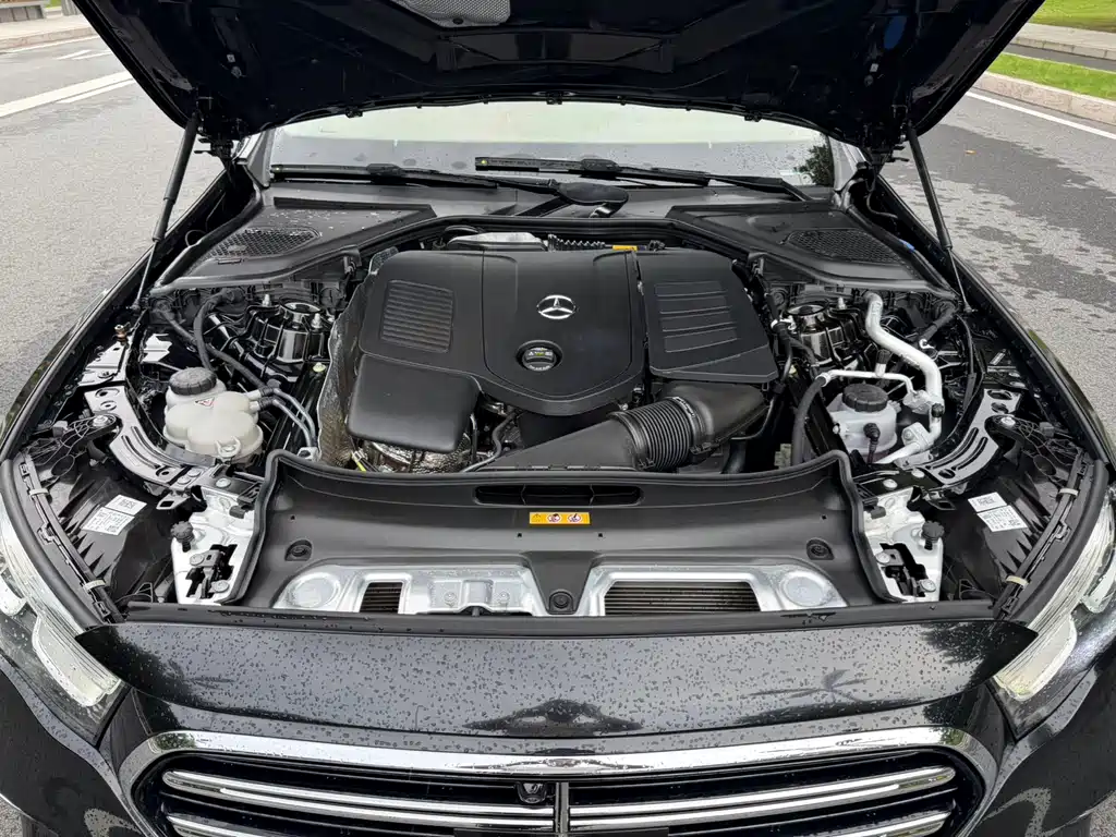 Mercedes-Benz E-Class 2024 — фото 15