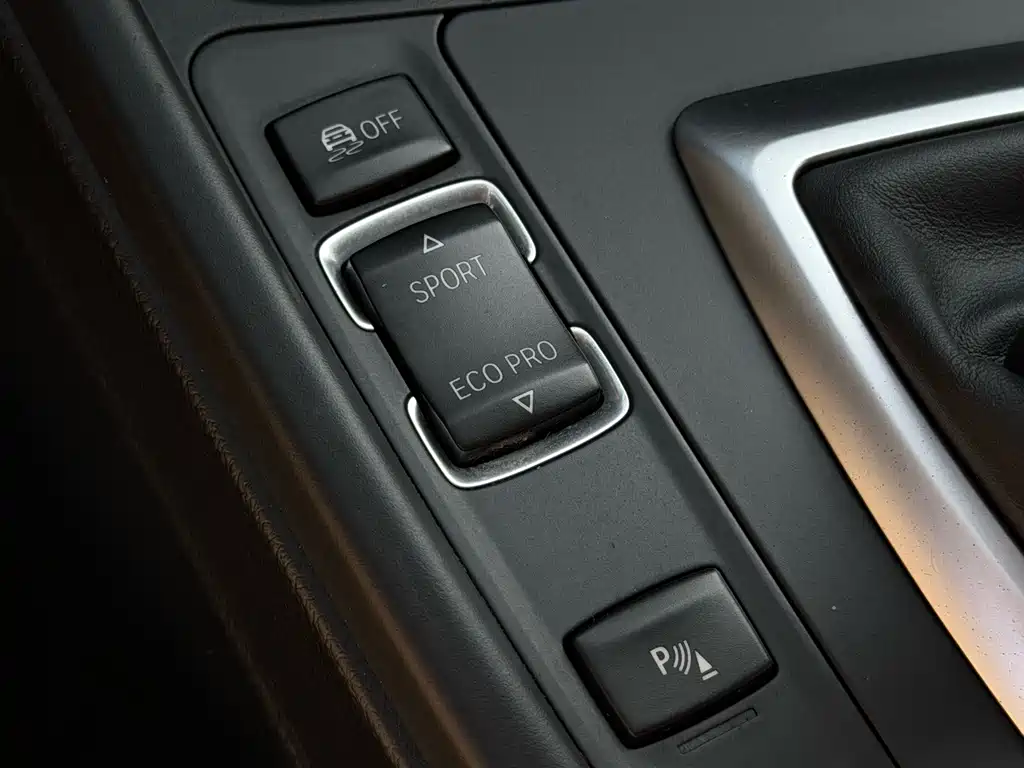 BMW 3 Series 2018 — фото 17