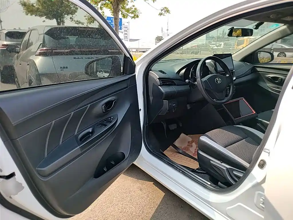 Toyota Yaris L 2020 — фото 16