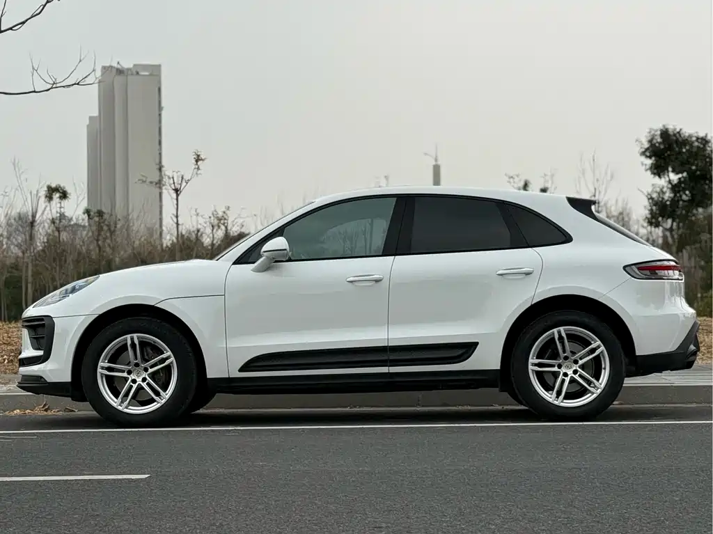 Porsche Macan 2023 — фото 4