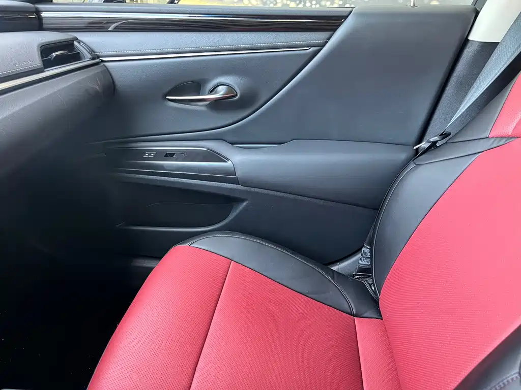 Lexus ES 2020 — фото 17