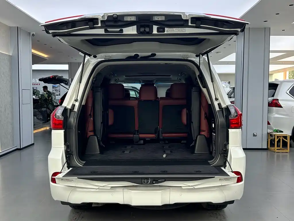 Lexus LX 2017 — фото 9