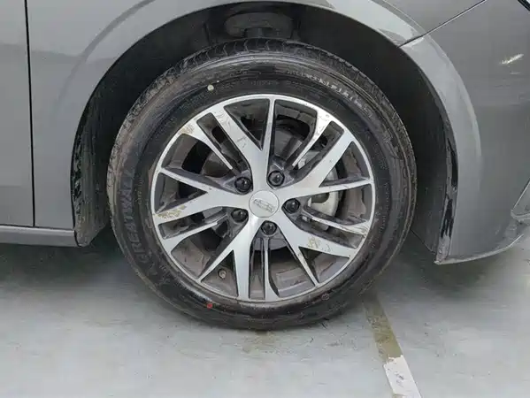 Geely Emgrand 2023