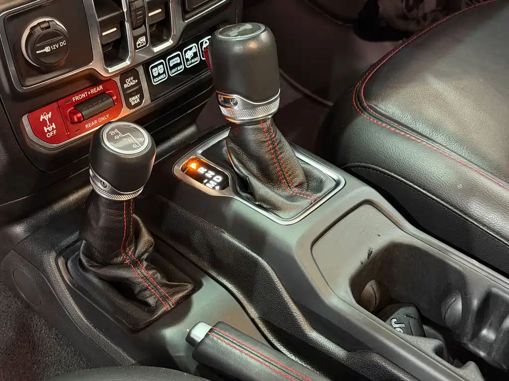 Jeep Wrangler 2023 — фото 16