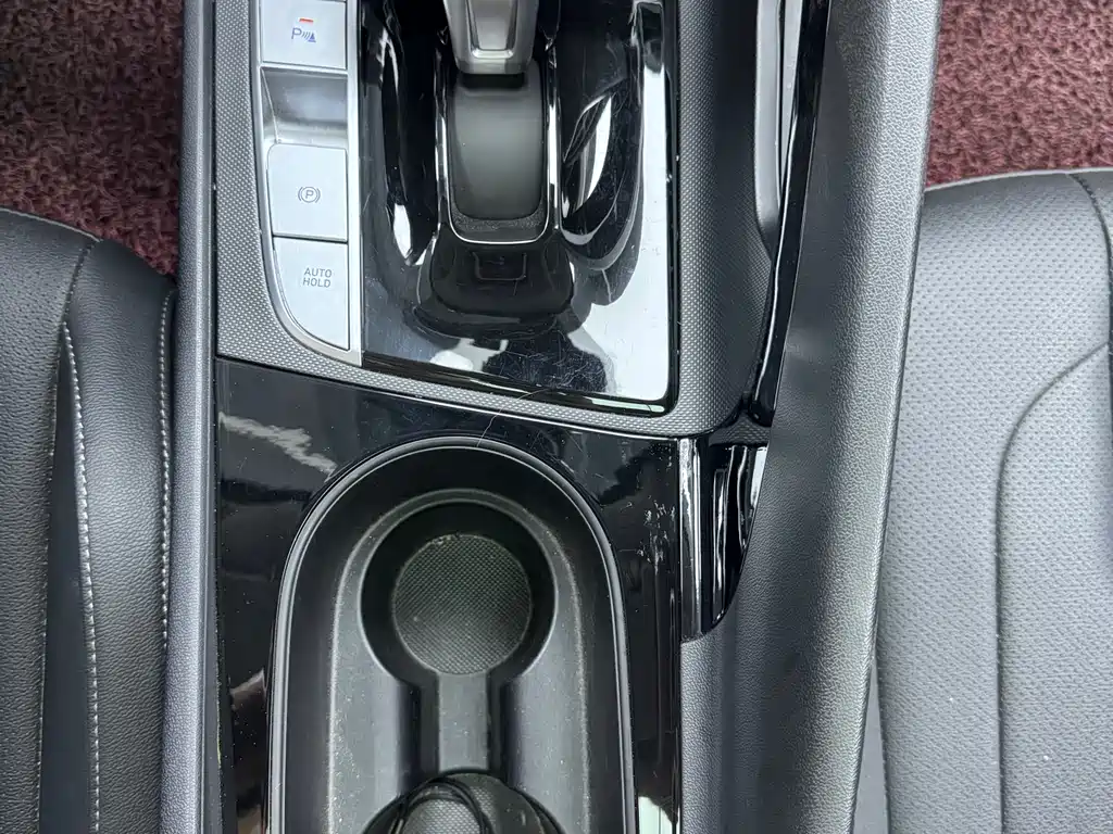 Hyundai Elantra 2023 — фото 14