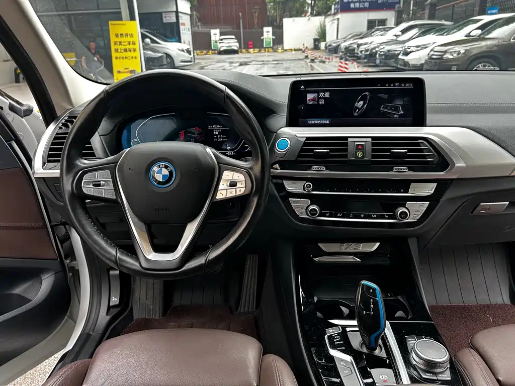 BMW iX3 2021 — фото 13