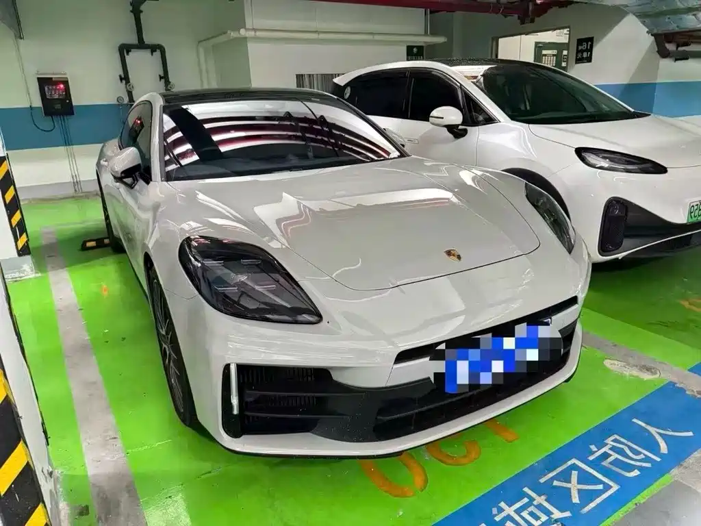 Porsche Panamera 2025
