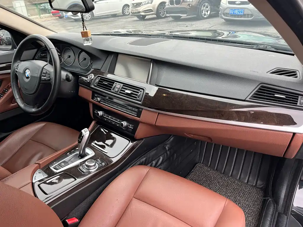 BMW 5 Series 2014 — фото 14