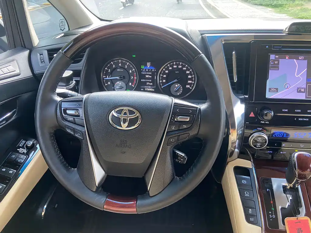 Toyota Alphard 2016 — фото 12