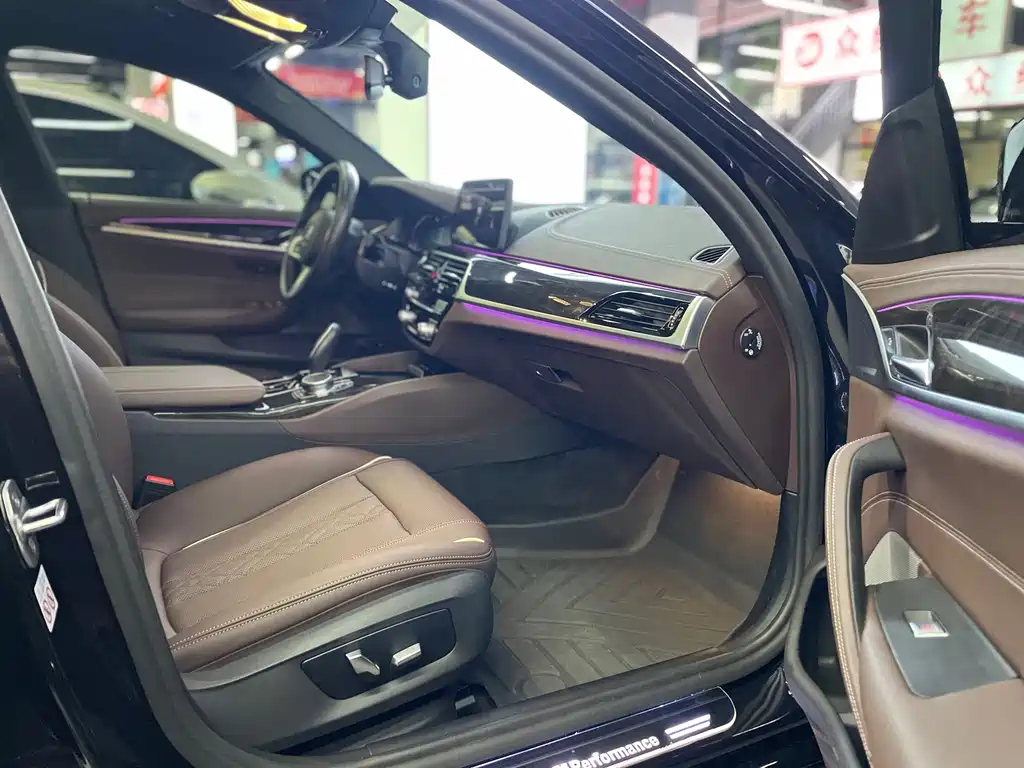 BMW 5 Series 2022 — фото 12