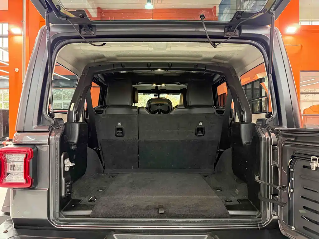 Jeep Wrangler 2021 — фото 17