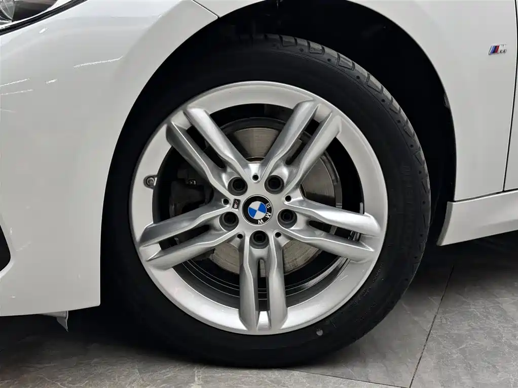 BMW 1 Series 2021 — фото 18