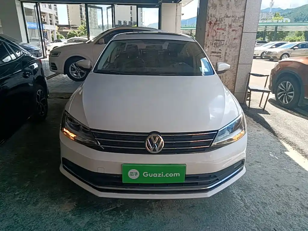 Volkswagen Sagitar 2016