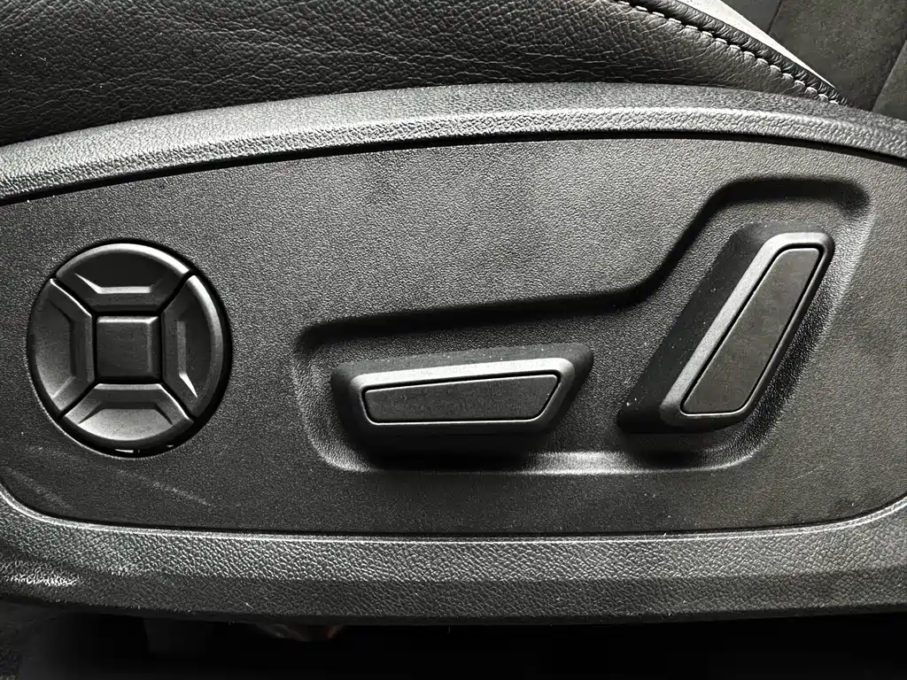 Audi Q3 2021 — фото 12