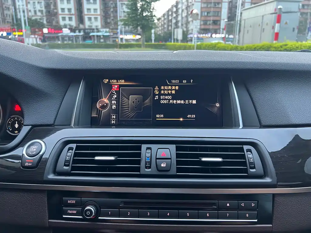 BMW 5 Series 2017 — фото 17