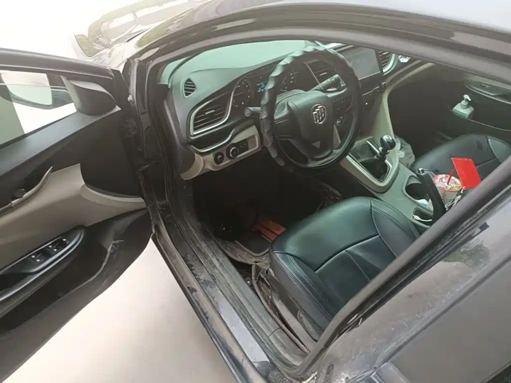 Buick Excelle 2015 — фото 16