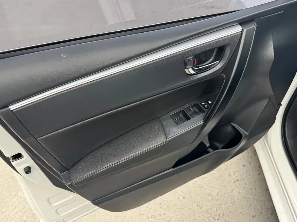Toyota Corolla 2018 — фото 11