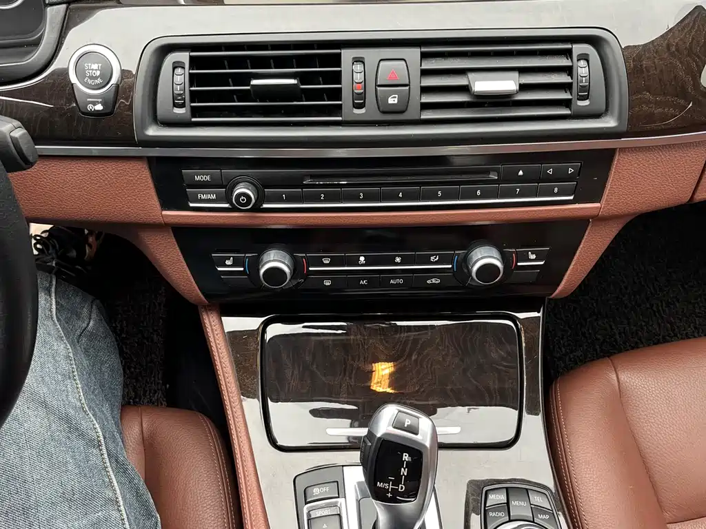 BMW 5 Series 2014 — фото 16